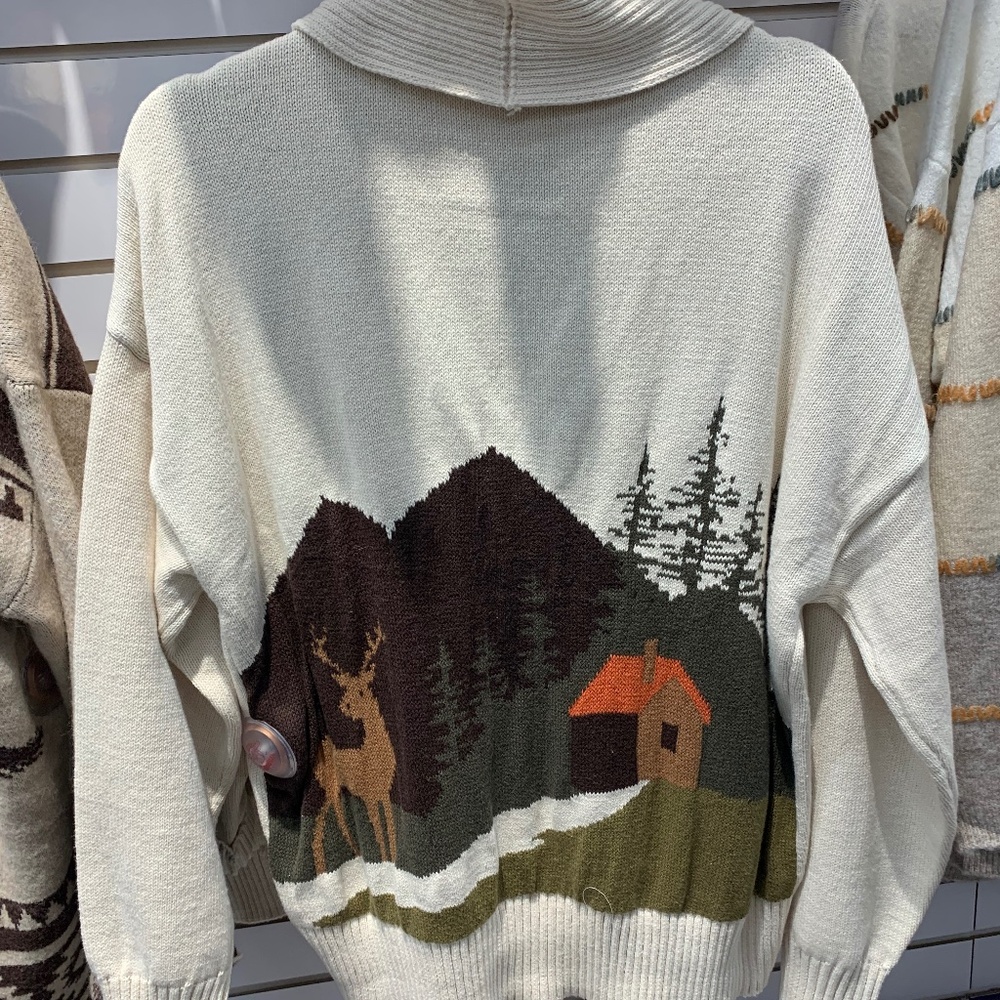 NWT Blu Pepper cream cardigan with deer and cabin on back